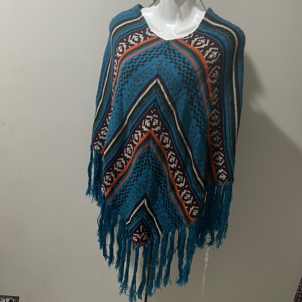 Beautiful Unbranded winter poncho , - Picture 2 of 3